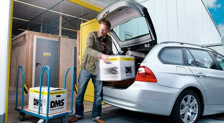 PKW entladen bei Self Storage