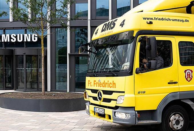 LKW vor Samsung-Zentrale