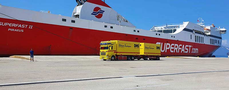 LKW vor Schiff