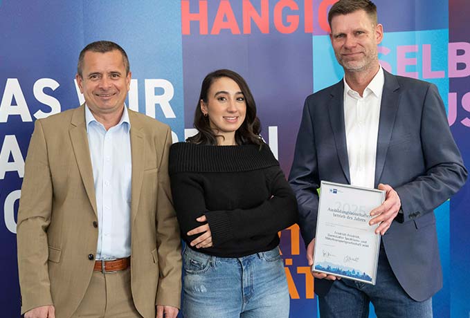 Übergabe der Auszeichnung