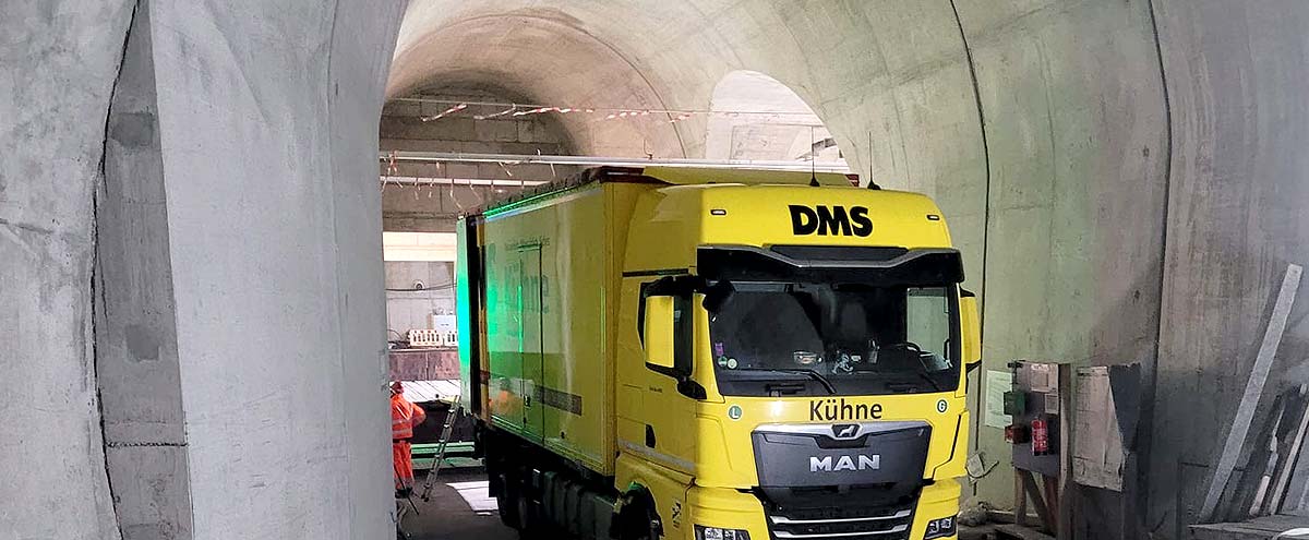 LKW im Bahnhofstunnel