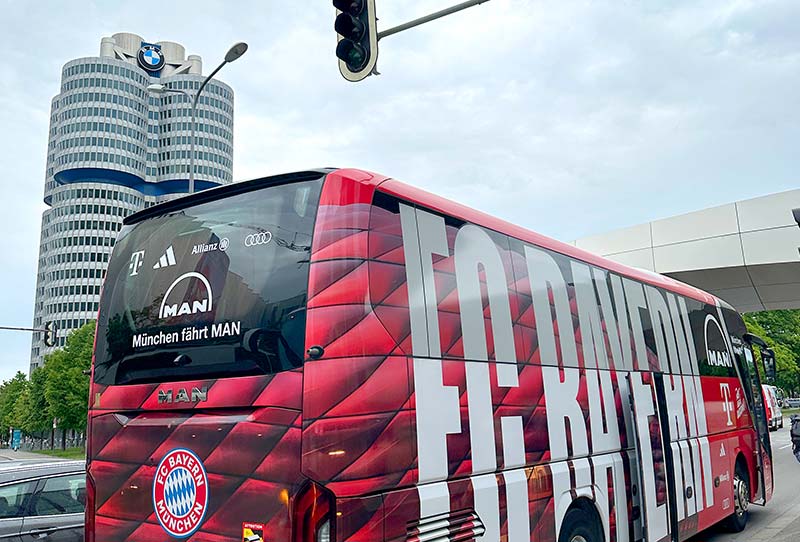 DMS-Tagung: Bus des FC Bayern München