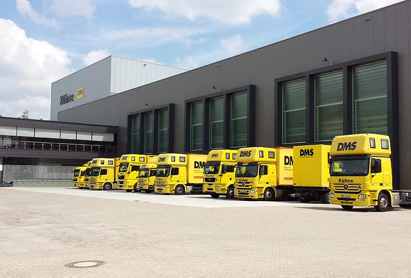 Heutiges Firmengelände mit gelben Lkw