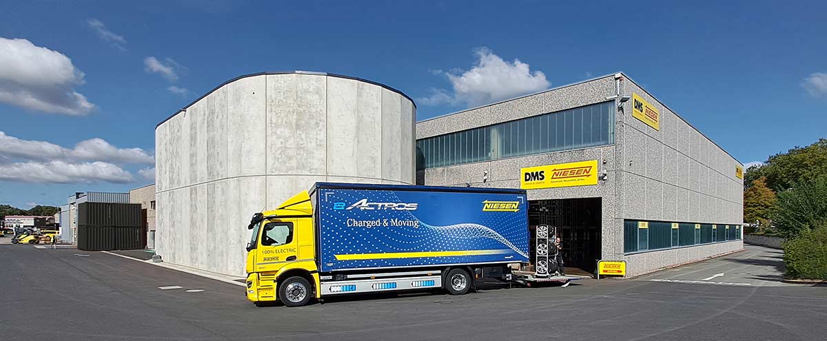 Elektro-Actros vor Räderlager von DMS Niesen