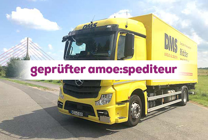 LKW von DMS Ridder mit AMÖ-Logo im Vordergrund