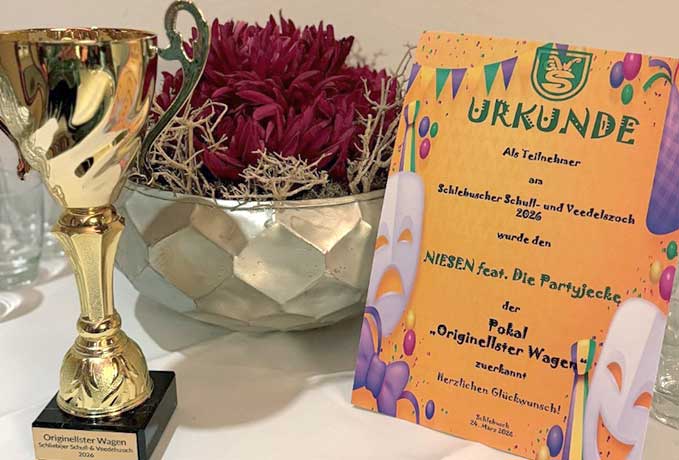 Pokal und Urkunde für besten Wagen