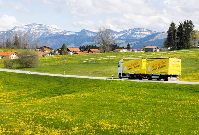 LKW von DMS Max Müller in Landschaft