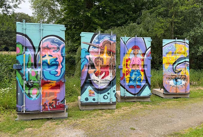 Besprühte Containertüren